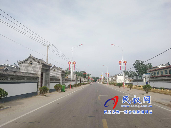 王莊寨鎮(zhèn):安裝中國結彩燈 扮靚美麗鄉(xiāng)村 王莊寨鎮(zhèn):安裝中國結彩燈 扮靚美麗鄉(xiāng)村