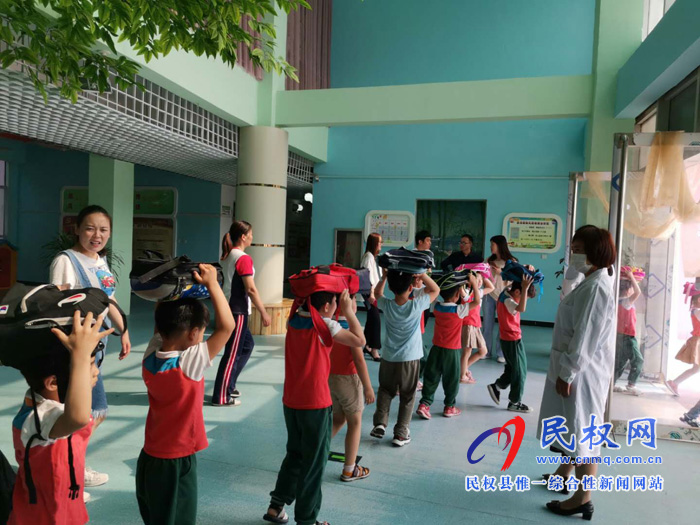 民權(quán)縣幼兒園開展防震減災(zāi)應(yīng)急演練活動簡訊 民權(quán)縣幼兒園開展防震減災(zāi)應(yīng)急演練活動簡訊