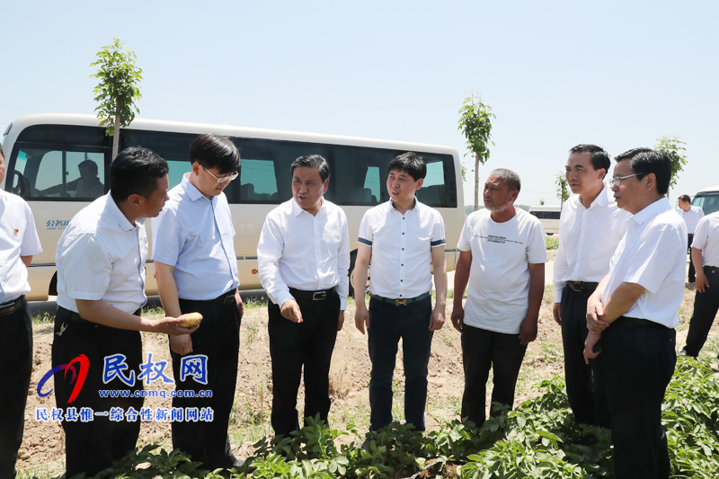 副省長武國定蒞民調(diào)研糧食安全和脫貧攻堅工作 副省長武國定蒞民調(diào)研糧食安全和脫貧攻堅工作