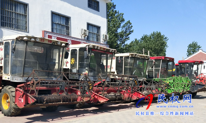 野崗鎮(zhèn):提前檢修農(nóng)機(jī) 積極備戰(zhàn)“三夏” 野崗鎮(zhèn):提前檢修農(nóng)機(jī) 積極備戰(zhàn)“三夏”