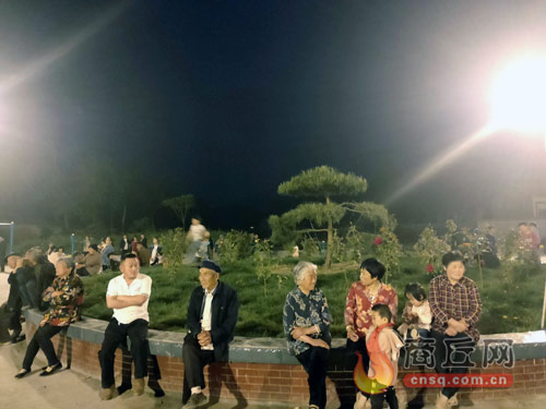民權縣老顏集鄉(xiāng)呂花園村:百姓大舞臺“舞”出幸福來 民權縣老顏集鄉(xiāng)呂花園村:百姓大舞臺“舞”出幸福來