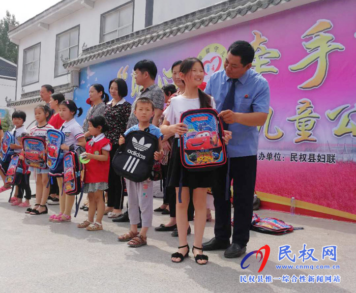 民權(quán)縣人民檢察院關(guān)愛(ài)留守困境兒童用“愛(ài)心”暖人心 民權(quán)縣人民檢察院關(guān)愛(ài)留守困境兒童用“愛(ài)心”暖人心