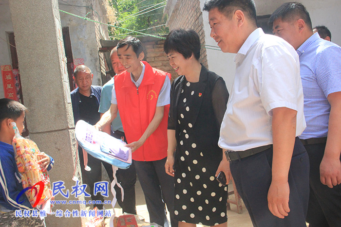 商丘市委機(jī)要保密局心系貧困兒童 六一幫扶送溫暖 商丘市委機(jī)要保密局心系貧困兒童 六一幫扶送溫暖