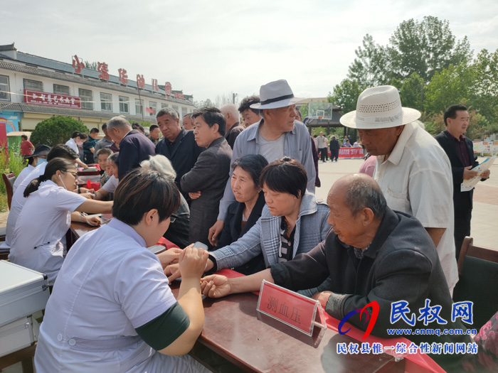 民權(quán):“四下鄉(xiāng)”暨“科技活動(dòng)周”活動(dòng) ?服務(wù)群眾零距離 民權(quán):“四下鄉(xiāng)”暨“科技活動(dòng)周”活動(dòng) ?服務(wù)群眾零距離
