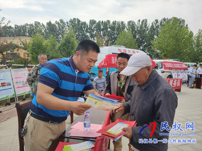 民權(quán):“四下鄉(xiāng)”暨“科技活動(dòng)周”活動(dòng) ?服務(wù)群眾零距離 民權(quán):“四下鄉(xiāng)”暨“科技活動(dòng)周”活動(dòng) ?服務(wù)群眾零距離