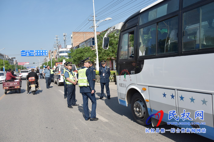 民權(quán)縣交通運(yùn)輸局加強(qiáng)客運(yùn)執(zhí)法工作 民權(quán)縣交通運(yùn)輸局加強(qiáng)客運(yùn)執(zhí)法工作