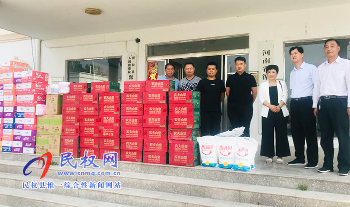 孫六鎮(zhèn):愛心企業(yè)家慰問“三夏”一線干部 孫六鎮(zhèn):愛心企業(yè)家慰問“三夏”一線干部