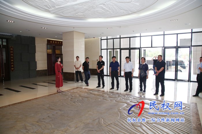 河南省詩歌學(xué)會采風(fēng)團(tuán)到我縣開展文學(xué)采風(fēng)活動 河南省詩歌學(xué)會采風(fēng)團(tuán)到我縣開展文學(xué)采風(fēng)活動