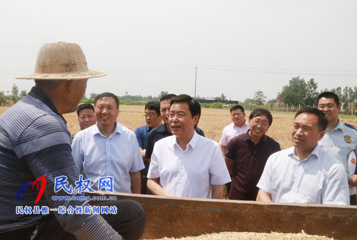 市人大常委會副主任、縣委書記姬脈常調(diào)研我縣“三夏”及秸稈禁燒工作