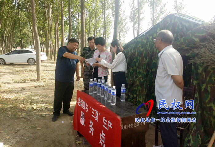 縣人大常委會主任周燕、副縣長朱琳到老顏集鄉(xiāng)清真寺慰問穆斯林同胞