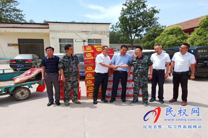 民權(quán)縣住建局慰問“三夏”防火一線工作人員 民權(quán)縣住建局慰問“三夏”防火一線工作人員