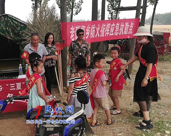 老顏集鄉(xiāng)藍(lán)天幼兒園“三夏”送真情 老顏集鄉(xiāng)藍(lán)天幼兒園“三夏”送真情