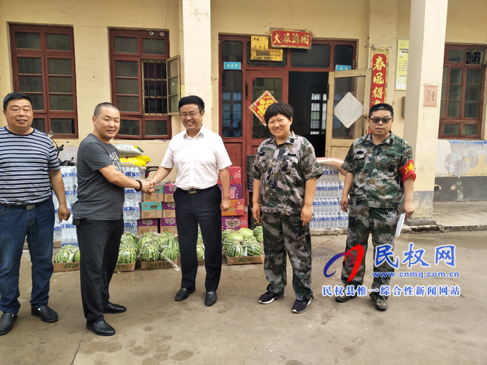 王莊寨鎮(zhèn)愛心企業(yè)慰問“三夏”禁燒一線干部 王莊寨鎮(zhèn)愛心企業(yè)慰問“三夏”禁燒一線干部