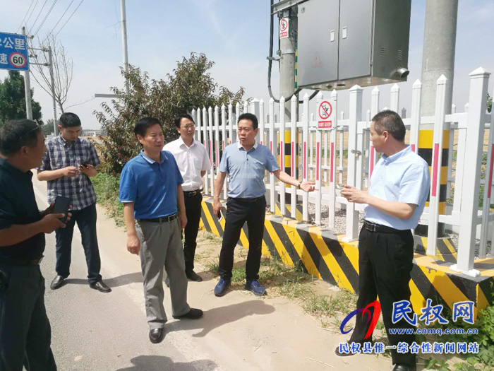 市發(fā)改委、市供電公司聯(lián)合對(duì)民權(quán)縣農(nóng)網(wǎng)改造項(xiàng)目進(jìn)行檢查驗(yàn)收