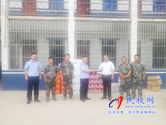 雙塔鎮(zhèn)慰問派出所三夏執(zhí)勤干警 雙塔鎮(zhèn)慰問派出所三夏執(zhí)勤干警