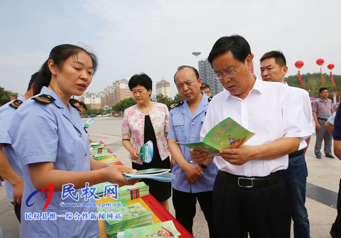 尚德守法 全面推進(jìn)“雙安雙創(chuàng)”建設(shè)讓人民生活更美好----民權(quán)縣2019年食品安全宣傳周啟動(dòng) 尚德守法 全面推進(jìn)“雙安雙創(chuàng)”建設(shè)讓人民生活更美好----民權(quán)縣2019年食品安全宣傳周啟動(dòng)