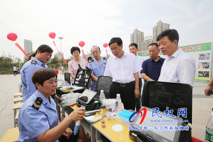 尚德守法 全面推進(jìn)“雙安雙創(chuàng)”建設(shè)讓人民生活更美好----民權(quán)縣2019年食品安全宣傳周啟動(dòng) 尚德守法 全面推進(jìn)“雙安雙創(chuàng)”建設(shè)讓人民生活更美好----民權(quán)縣2019年食品安全宣傳周啟動(dòng)