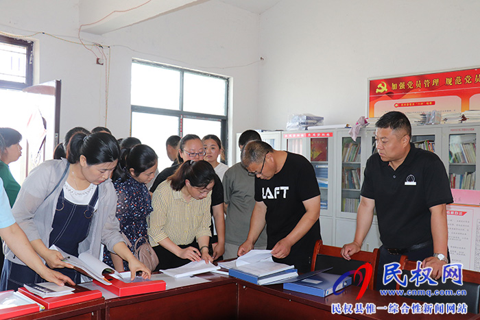 野崗鎮(zhèn)開展第二季度“逐村觀摩 整鎮(zhèn)推進 整縣提升”活動 野崗鎮(zhèn)開展第二季度“逐村觀摩 整鎮(zhèn)推進 整縣提升”活動