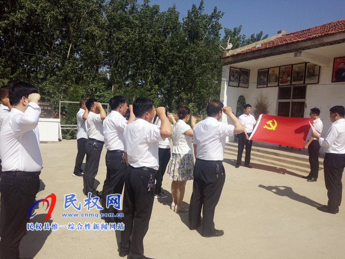 縣委辦公室組織黨員開(kāi)展“參觀李館地道遺址，弘揚(yáng)紅色革命精神”活動(dòng)
