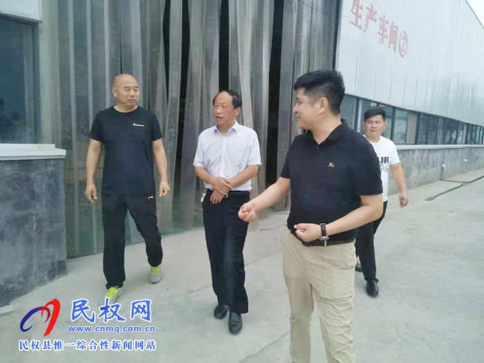 縣總工會主席瞿志君到龍?zhí)伶?zhèn)工業(yè)園區(qū)調(diào)研農(nóng)民工雙向服務(wù)工作 縣總工會主席瞿志君到龍?zhí)伶?zhèn)工業(yè)園區(qū)調(diào)研農(nóng)民工雙向服務(wù)工作