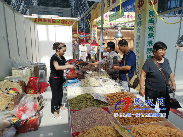 2019民權(quán)首屆蘇杭絲綢展暨生活用品博覽會(huì)在我縣夢(mèng)蝶會(huì)展中心今日拉開序幕