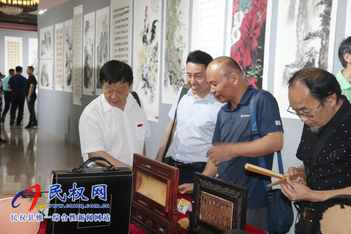 我縣展品參加在北京慶祝建黨九十八周年書畫展暨商丘市非物質(zhì)文化遺產(chǎn)精品展 我縣展品參加在北京慶祝建黨九十八周年書畫展暨商丘市非物質(zhì)文化遺產(chǎn)精品展