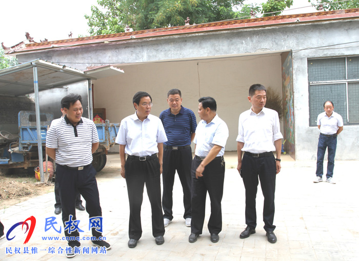 市人大常委會(huì)副主任、縣委書記姬脈常調(diào)研鄉(xiāng)鎮(zhèn)農(nóng)村人居環(huán)境改善及農(nóng)戶改廁等工作
