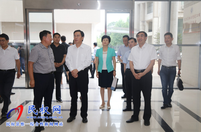 市人大常委會副主任、縣委書記姬脈常到河南大學金明校區(qū)參觀考察