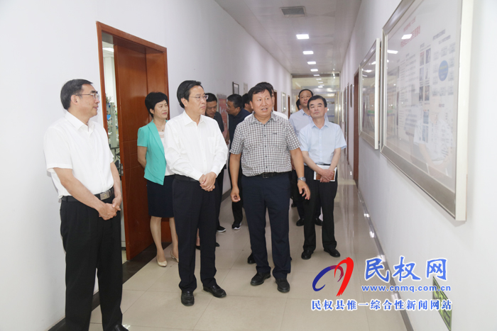 市人大常委會副主任、縣委書記姬脈常到河南大學金明校區(qū)參觀考察