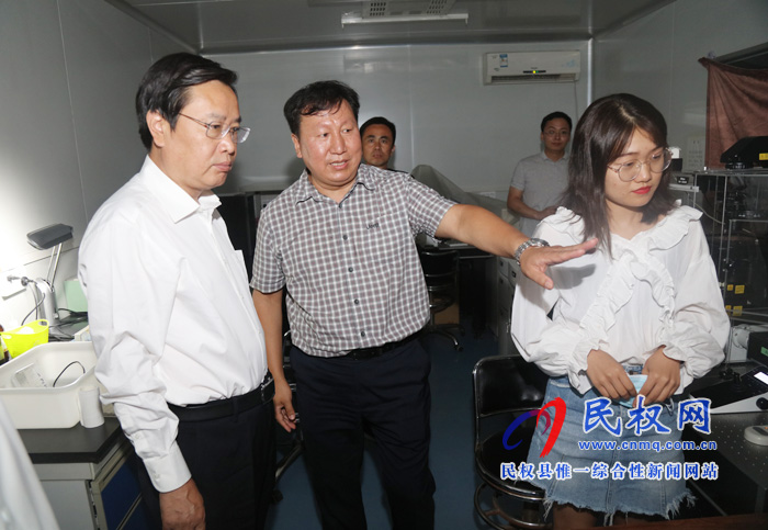 市人大常委會副主任、縣委書記姬脈常到河南大學金明校區(qū)參觀考察