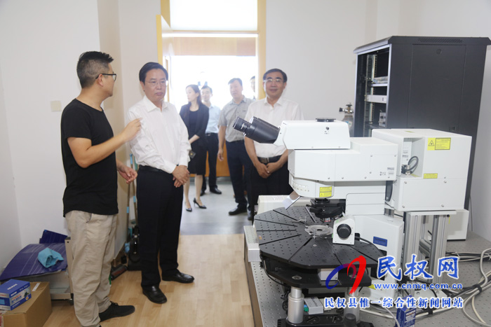 市人大常委會副主任、縣委書記姬脈常到河南大學金明校區(qū)參觀考察