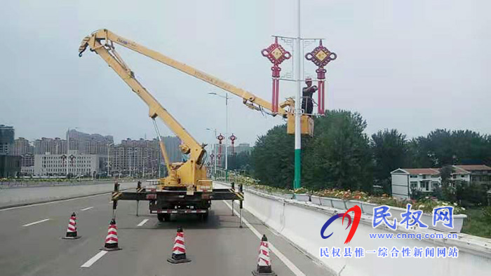 城管局路燈管理所加強(qiáng)路燈維修、維護(hù)，保證安全亮化