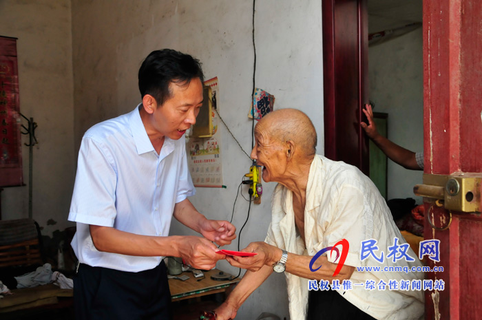縣委常委、副縣長(zhǎng)信木祥“八一”前夕走訪慰問(wèn)復(fù)退、復(fù)員軍人