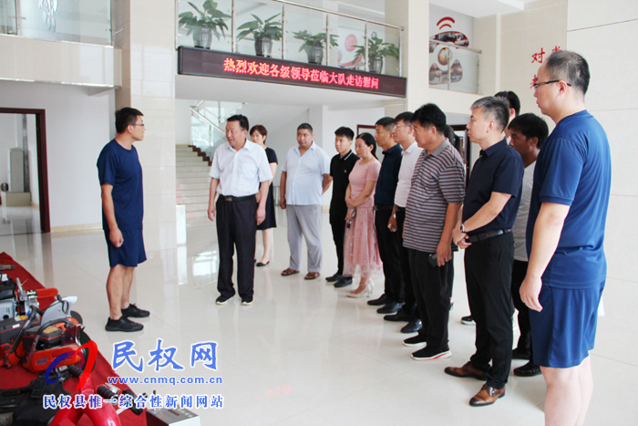 民權(quán)高新區(qū)組織企業(yè)“八一”慰問縣消防大隊 民權(quán)高新區(qū)組織企業(yè)“八一”慰問縣消防大隊