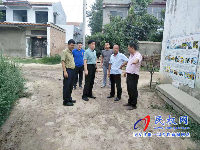 縣委常委、副縣長(zhǎng)房季到龍?zhí)伶?zhèn)檢查指導(dǎo)工作