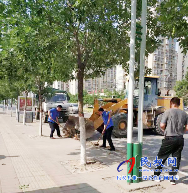 民權(quán)縣城市管理局:開展人行道清障綜合整治 民權(quán)縣城市管理局:開展人行道清障綜合整治