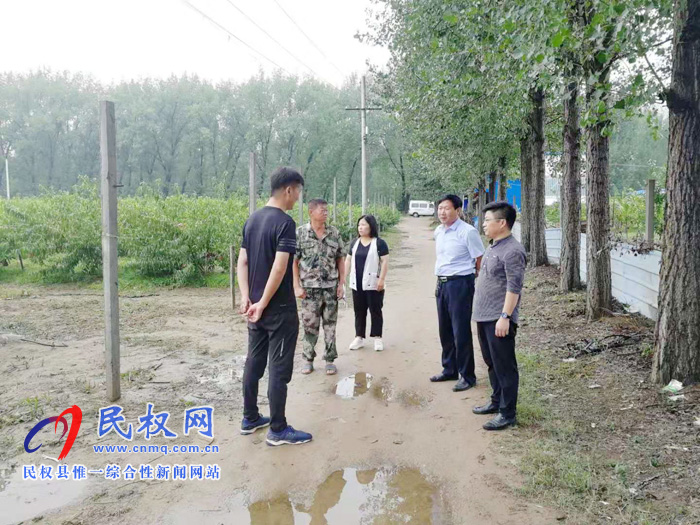 民權(quán)縣農(nóng)業(yè)農(nóng)村局副局長(zhǎng)李超到生產(chǎn)經(jīng)營(yíng)主體檢查安全生產(chǎn)情況 民權(quán)縣農(nóng)業(yè)農(nóng)村局副局長(zhǎng)李超到生產(chǎn)經(jīng)營(yíng)主體檢查安全生產(chǎn)情況