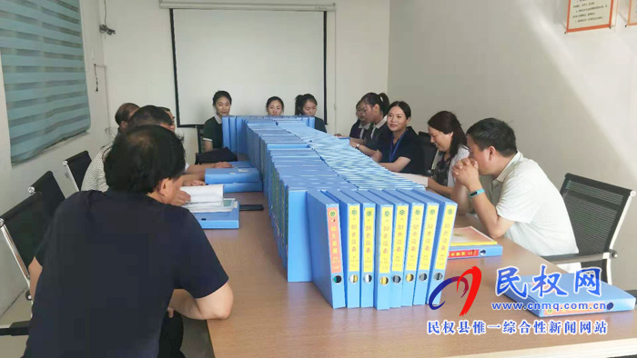 縣人大評(píng)議調(diào)研組蒞臨民東新區(qū)實(shí)驗(yàn)幼兒園調(diào)研??? 縣人大評(píng)議調(diào)研組蒞臨民東新區(qū)實(shí)驗(yàn)幼兒園調(diào)研???
