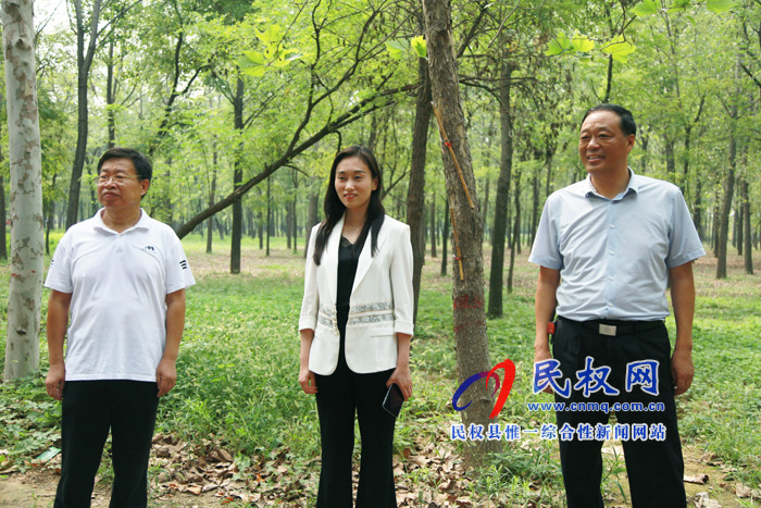 副縣長朱琳參加民權(quán)高中“遠(yuǎn)足勵志行”活動 副縣長朱琳參加民權(quán)高中“遠(yuǎn)足勵志行”活動