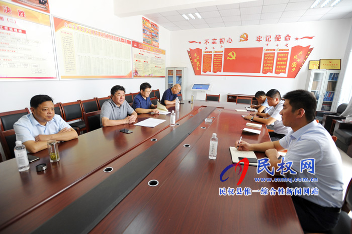 市人大常委會(huì)副主任、市總工會(huì)主席劉沛到民權(quán)縣白云寺鎮(zhèn)小渾子村開展“三·五”基層工作日活動(dòng)