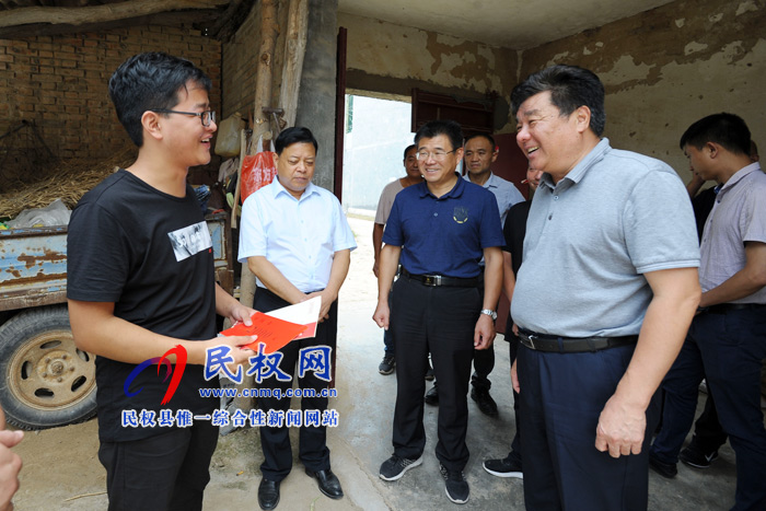 市人大常委會(huì)副主任、市總工會(huì)主席劉沛到民權(quán)縣白云寺鎮(zhèn)小渾子村開展“三·五”基層工作日活動(dòng)