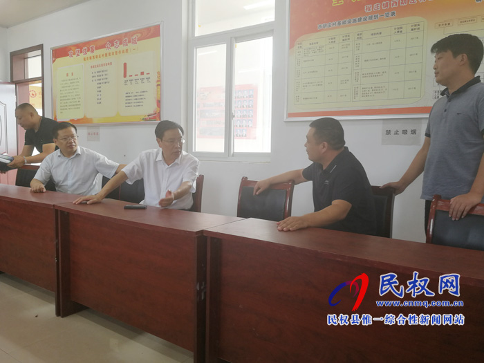 市人大常委會副主任、縣委書記姬脈常調(diào)研督導(dǎo)脫貧攻堅工作