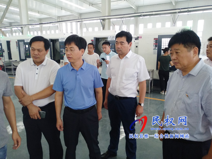 縣領(lǐng)導(dǎo)張愛(ài)軍調(diào)研高新區(qū)企業(yè)發(fā)展、產(chǎn)業(yè)扶貧、百城提質(zhì)工作