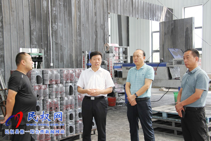 縣領(lǐng)導(dǎo)陳鴻志調(diào)研全縣燃煤散燒管控工作 縣領(lǐng)導(dǎo)陳鴻志調(diào)研全縣燃煤散燒管控工作