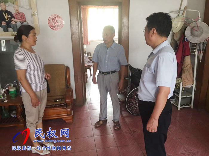 縣商務局領導中秋節(jié)慰問離老干部 縣商務局領導中秋節(jié)慰問離老干部