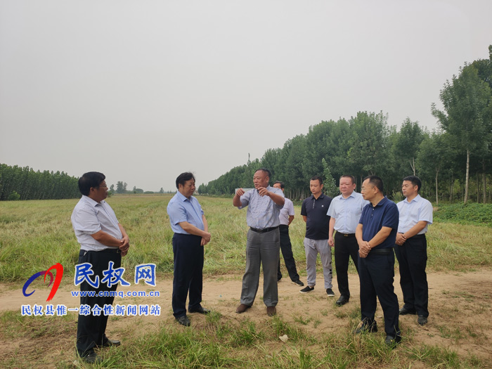 省政協(xié)副主席李英杰蒞民調(diào)研油莎豆產(chǎn)業(yè)發(fā)展情況 省政協(xié)副主席李英杰蒞民調(diào)研油莎豆產(chǎn)業(yè)發(fā)展情況