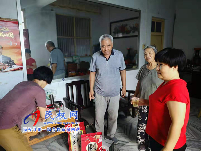 老干部局領(lǐng)導(dǎo)中秋節(jié)前走訪慰問老干部 老干部局領(lǐng)導(dǎo)中秋節(jié)前走訪慰問老干部