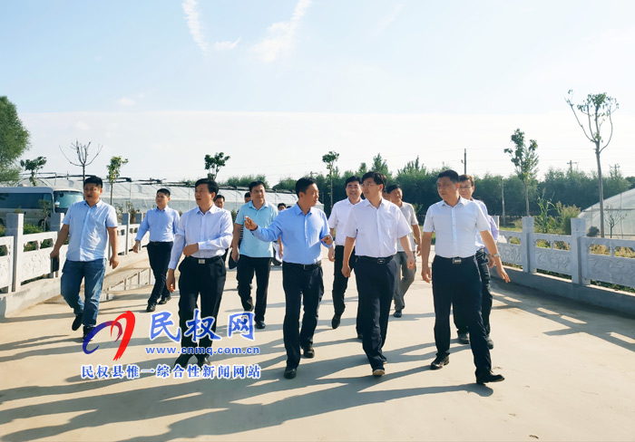 縣委副書記、縣長張團(tuán)結(jié)到綠洲街道辦事處開展“三?五”基層工作日活動
