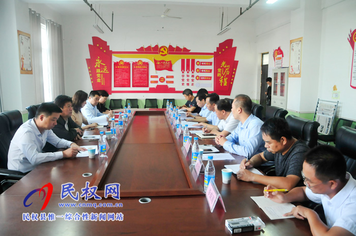 柘城縣考察團(tuán)到我縣制冷技術(shù)學(xué)院考察 柘城縣考察團(tuán)到我縣制冷技術(shù)學(xué)院考察