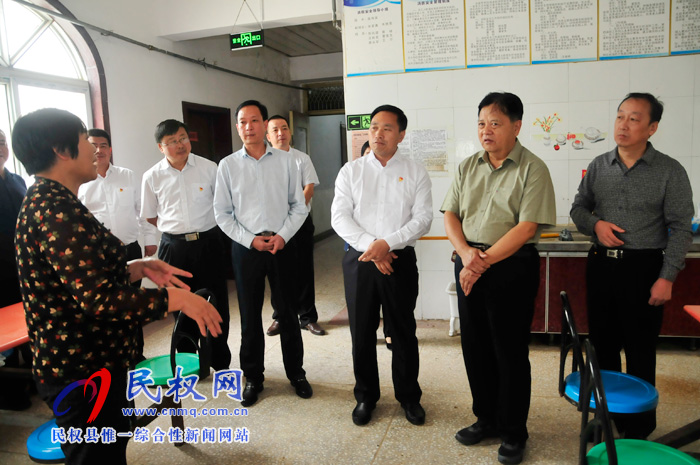 鄭州市愛心公益聯(lián)盟捐助活動走進我縣 鄭州市愛心公益聯(lián)盟捐助活動走進我縣